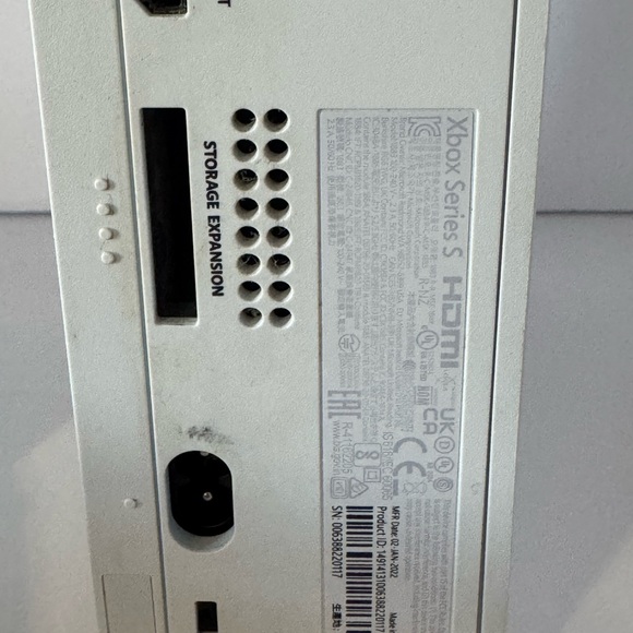 Xbox Series S with Wireless Controllers and  WD-black 512 GB - Picture 3 of 8